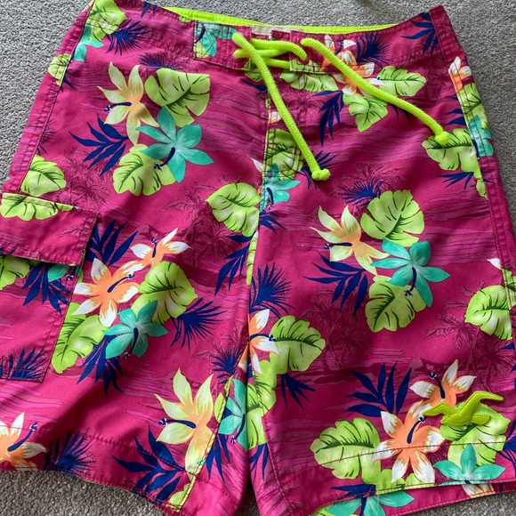Neon board shorts, floral print in great condition - Picture 4 of 6